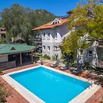 No 14 Hotel Goecek